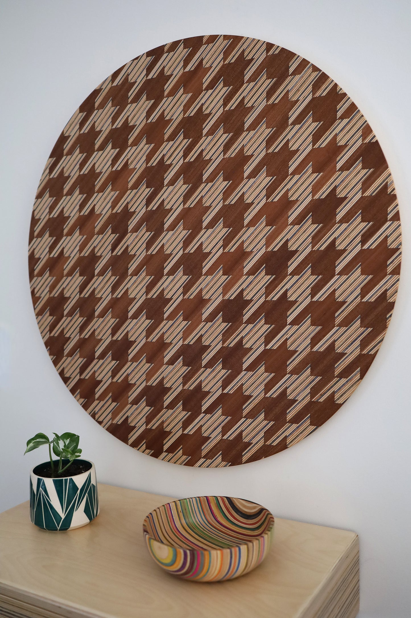 'HOUNDSTOOTH' CIRCULAR WALL ART