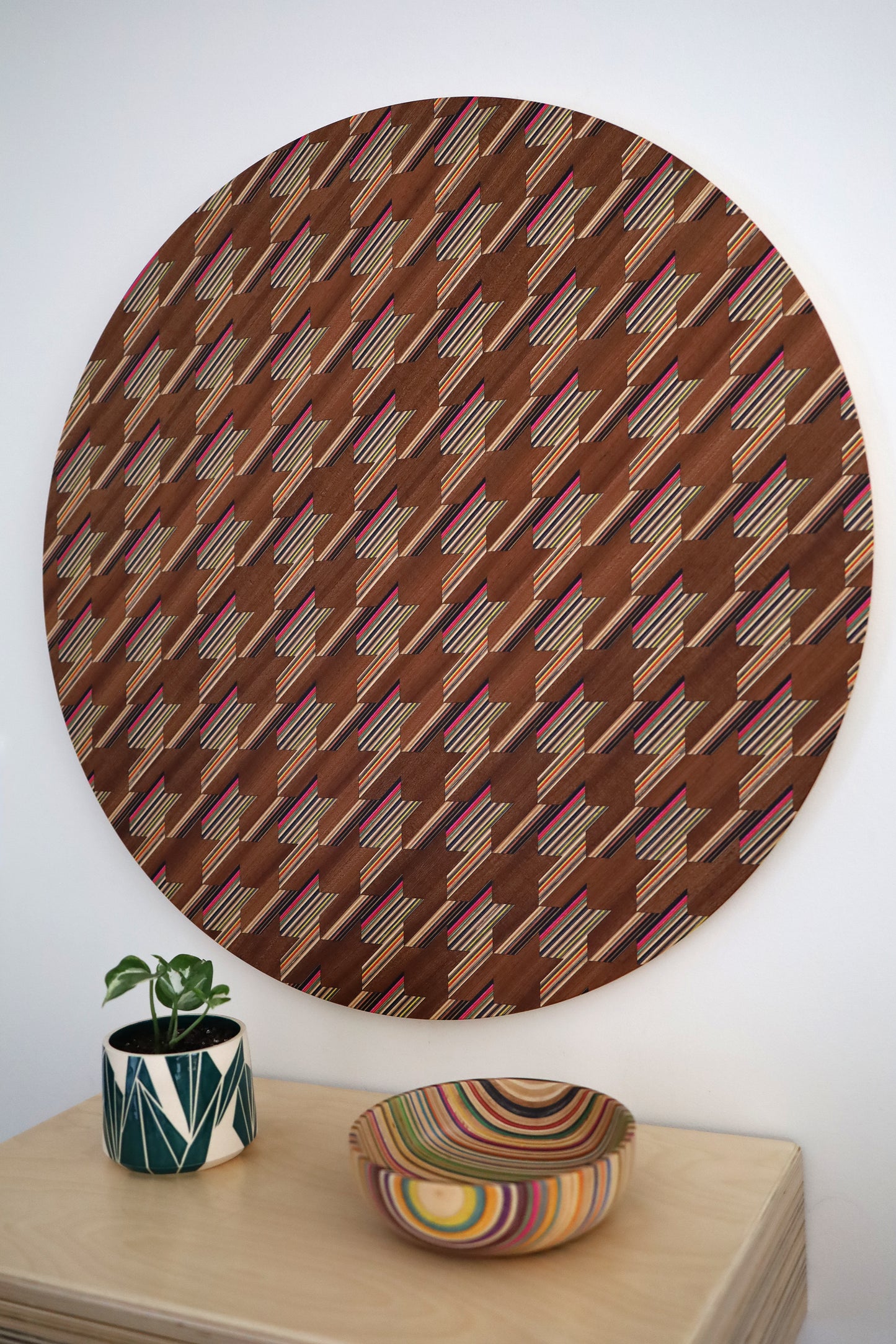 'HOUNDSTOOTH' CIRCULAR WALL ART