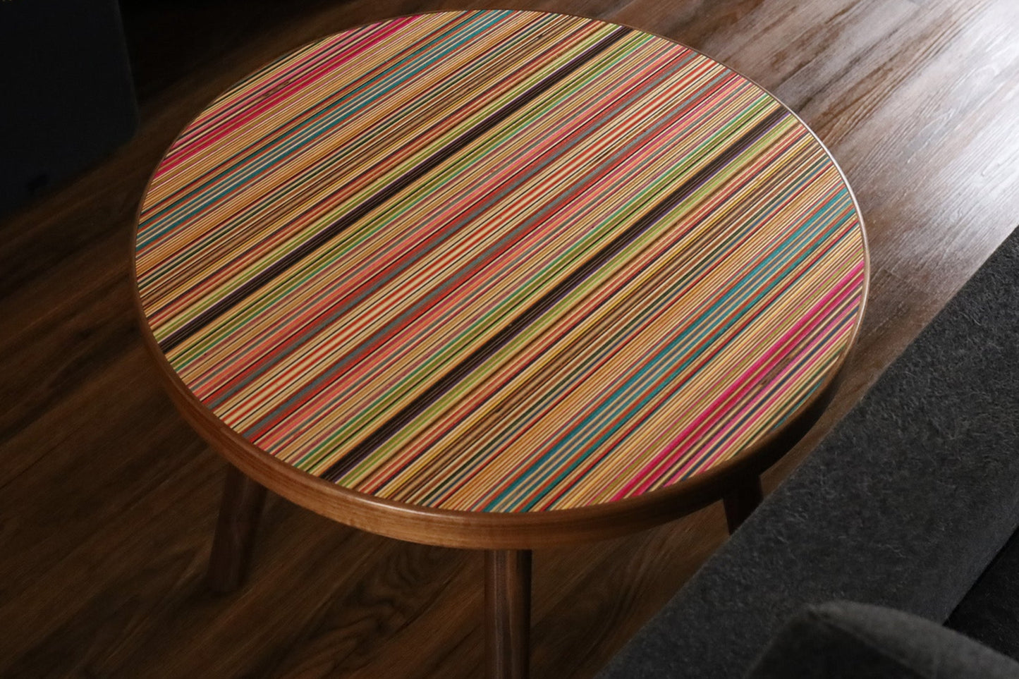‘XY’ ROUND END TABLE