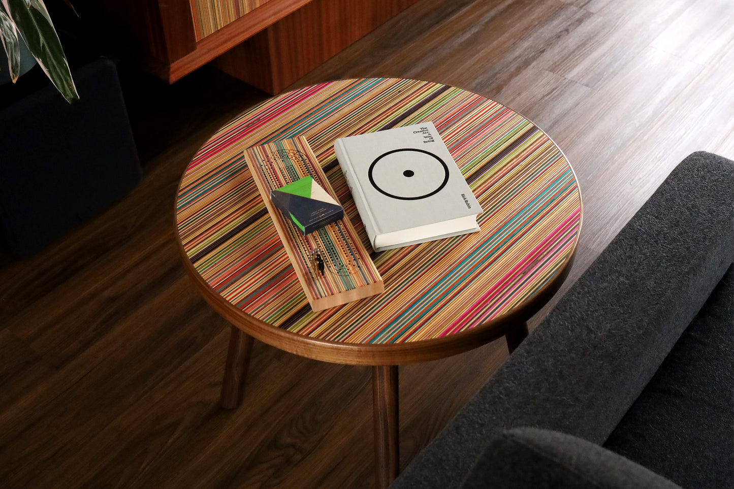 ‘XY’ ROUND END TABLE