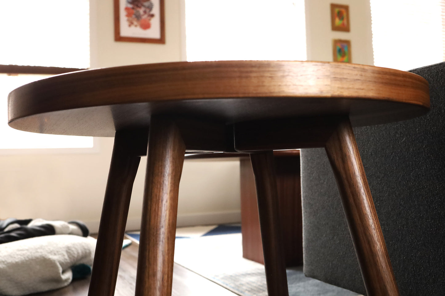 ‘XY’ ROUND END TABLE