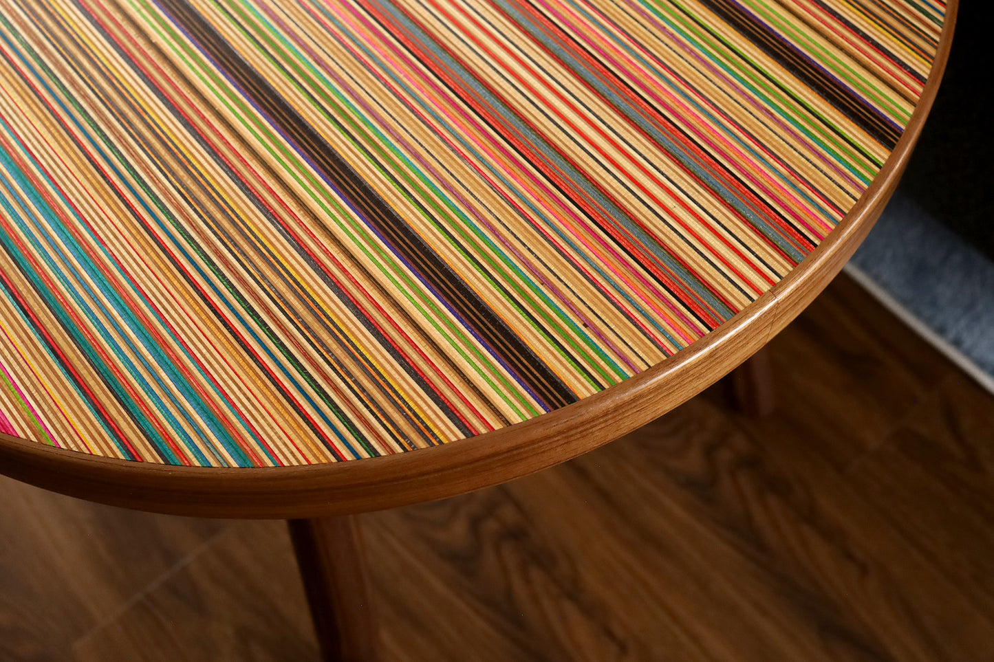‘XY’ ROUND END TABLE