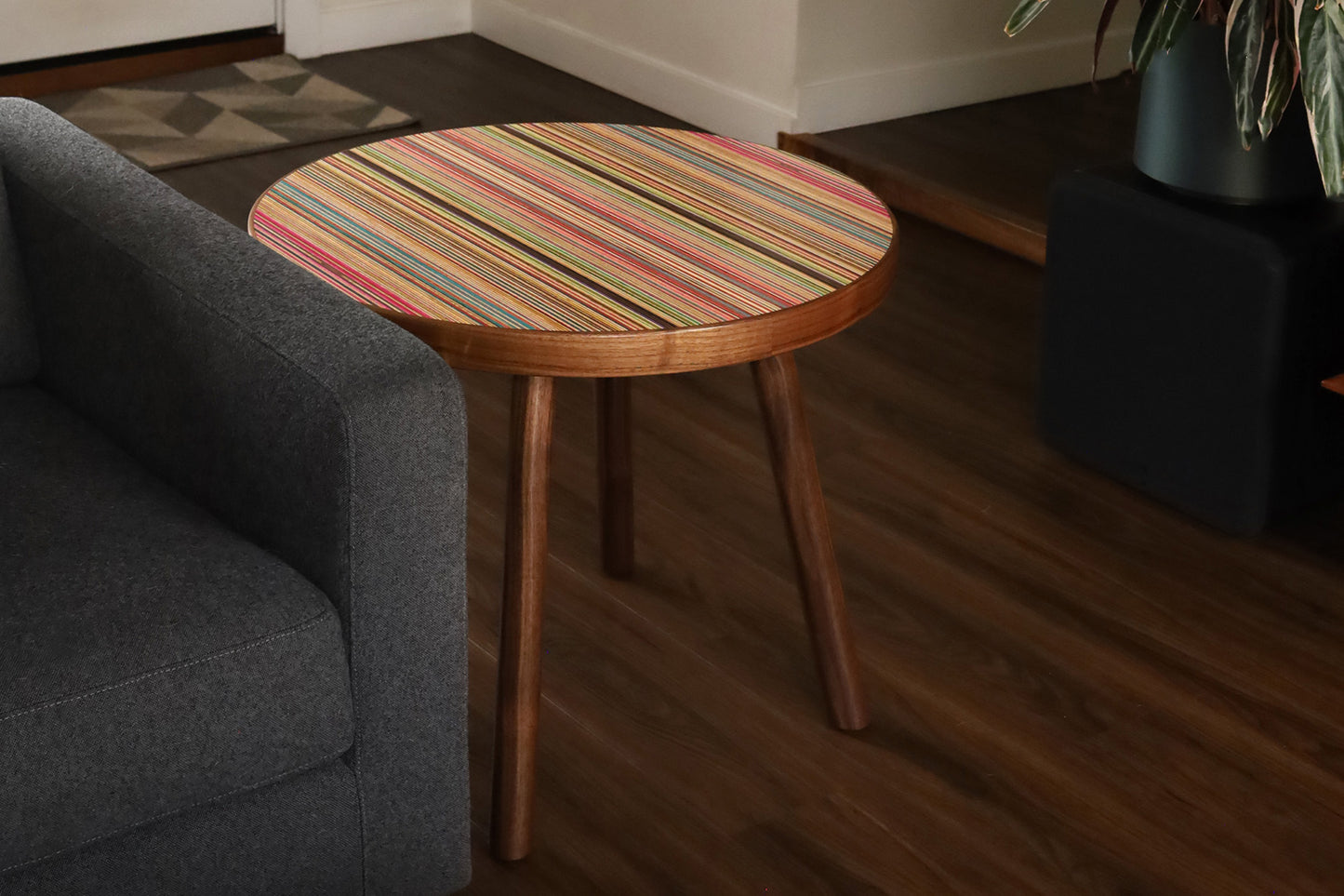 ‘XY’ ROUND END TABLE