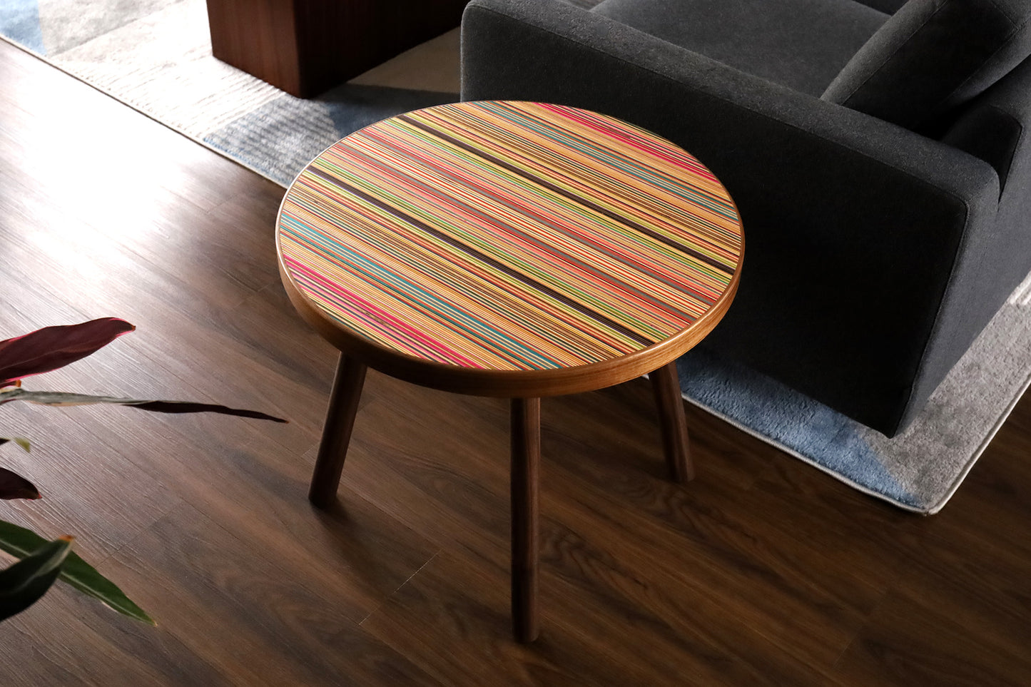 ‘XY’ ROUND END TABLE