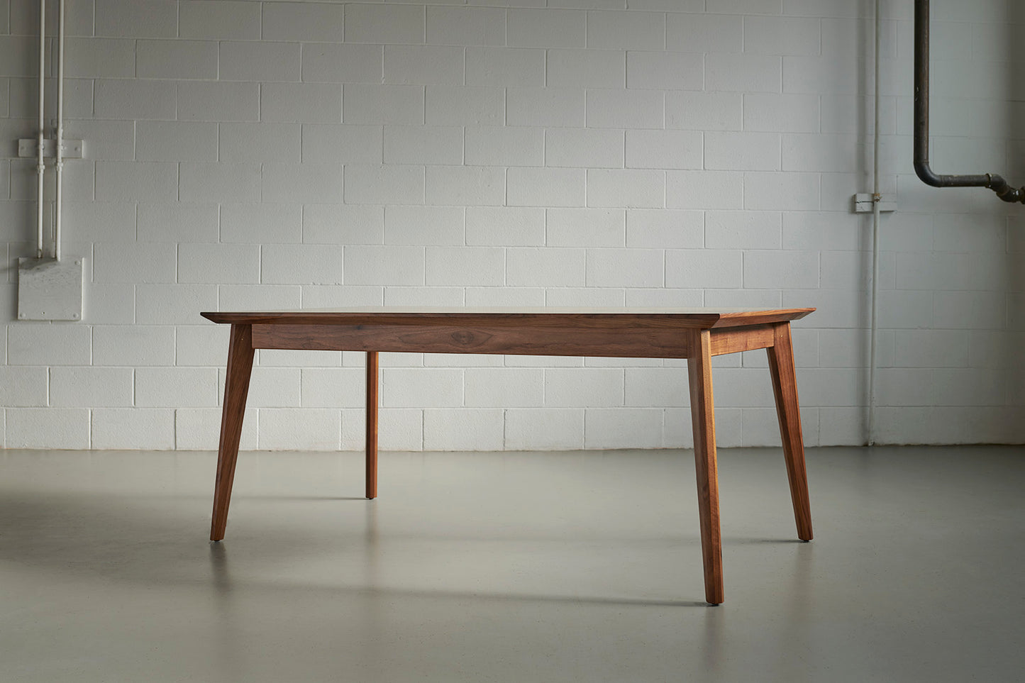 'XY' DINING TABLE