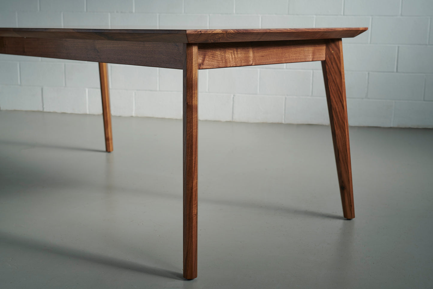 'XY' DINING TABLE