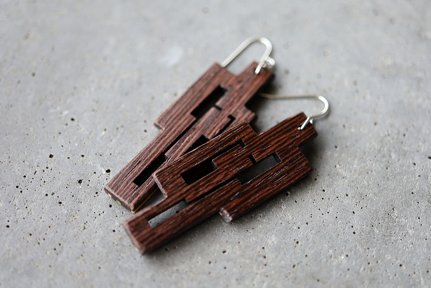 'ENNIS' DANGLE EARRINGS
